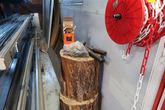 2 stk. træstubbe m.m.