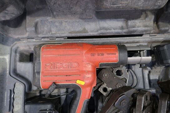 Akku presseværktøj RIDGID RP 330 med 2 stk. batteri og lader samt div. Tilbehør