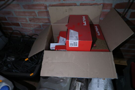 Div. Dunke med indhold samt div. Forlængerledninger