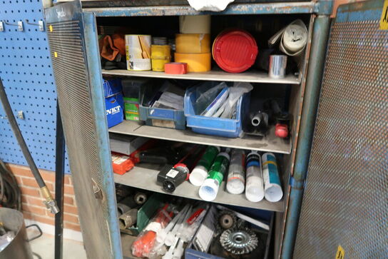 Værktøjsskab med indhold