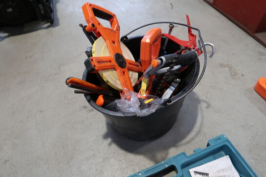 Spand med div. Værktøj