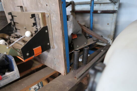 Bord med specialværktøj m.m.