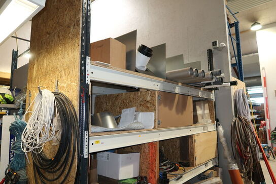 Pallereol med div. Varelager og reservedele