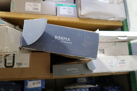 1 fag lagerreol med div. Armaturer HANS GROHE m.fl.