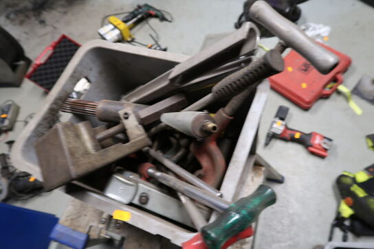 Kasse med div. Værktøj