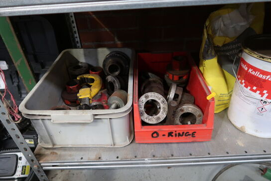 Lagerreol med div. Værktøj