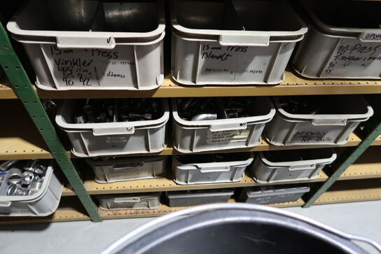 4 fag lagerreoler med div. Varelager og reservedele