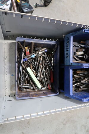 Sortimentsskab med div. Bor