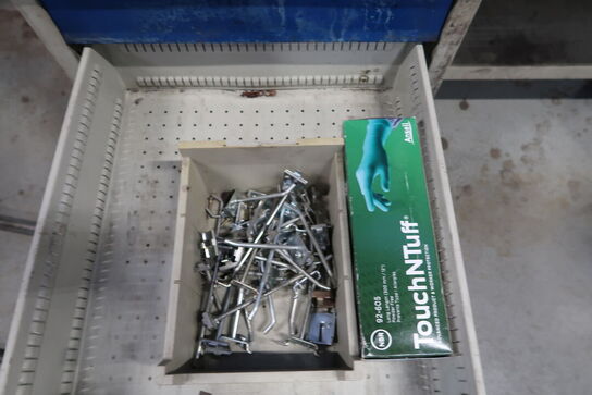 Arbejdsbord med skruestik samt div. Værktøj