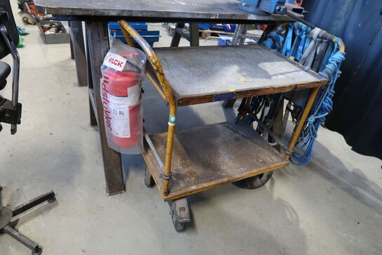 Opbevaringsvogn med indhold