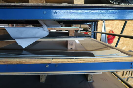 Div. Jernplader m.m. på reol