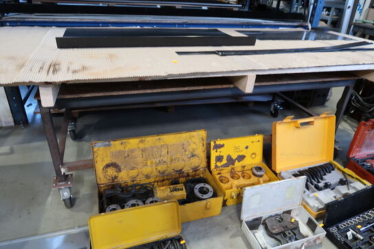 Arbejdsbord med indhold