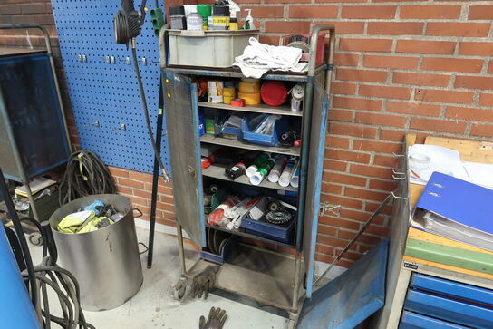 Værktøjsskab med indhold