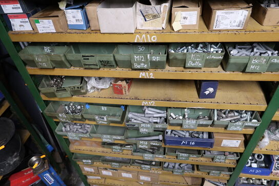 2 fag lagerreoler med div. Bolte (svejseslanger medfølger ikke)