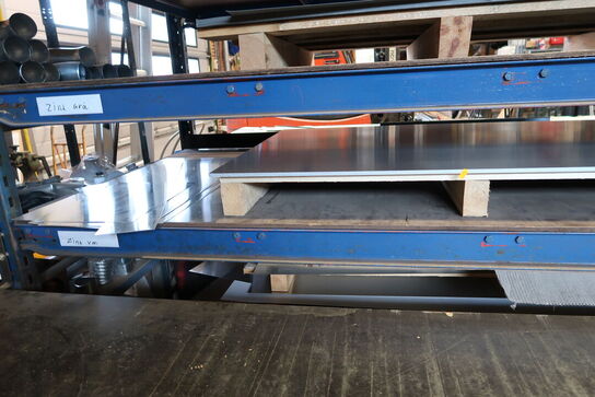 Div. Jernplader m.m. på reol