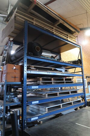 Div. Jernplader m.m. på reol