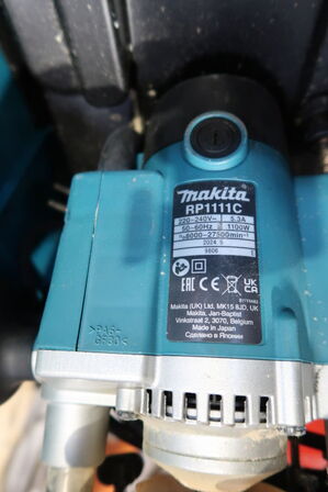 Overfræser MAKITA RP1111C