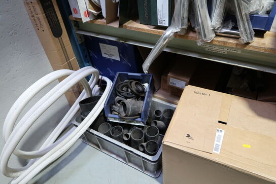 Pallereol med div. Varelager og reservedele