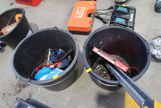 Div. Kasser med reservedele og varelager