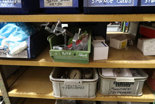 4 fag lagerreoler med div. Varelager og reservedele