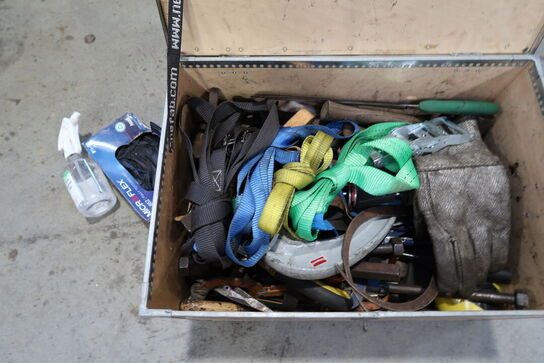 Opbevaringkasse med div. Værktøj m.m.