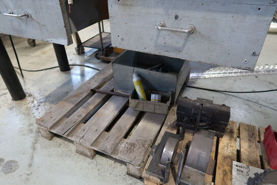 Svejsebord med div. Værktøj og varelager