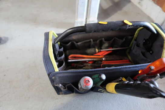 Værktøjstaske med div. Værktøj m.m.