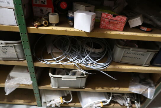 4 fag lagerreoler med div. Varelager og reservedele