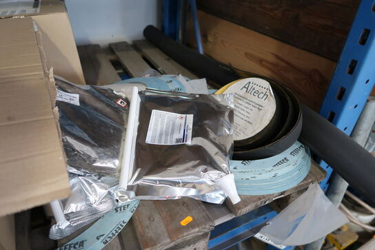 Palle med div. Reservedele og varelager