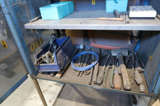 Værktøjsskab med div. Værktøj m.m.