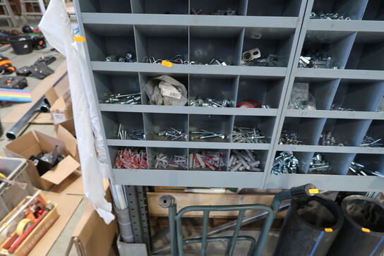 2 stk. sortimentsreoler med indhold