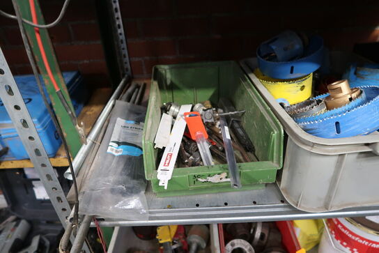 Lagerreol med div. Værktøj