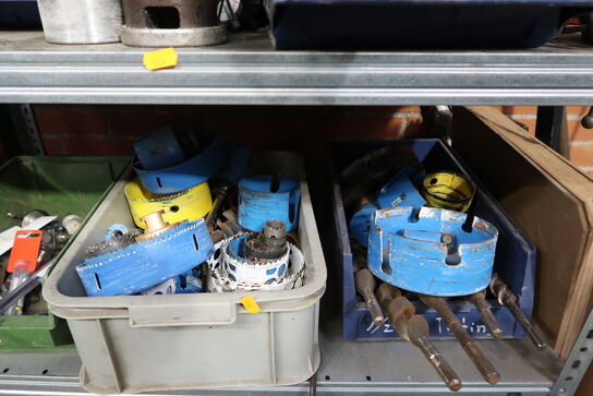 Lagerreol med div. Værktøj