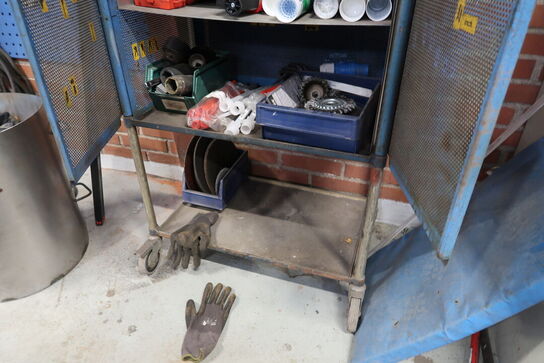 Værktøjsskab med indhold