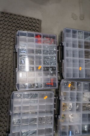 6 stk. sortimentskasser med div. Skruer, bolte m.m.