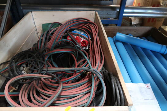 Palle med svejseslanger, svejsemaske m.m.