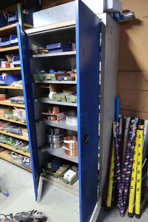 Stålskab uden indhold