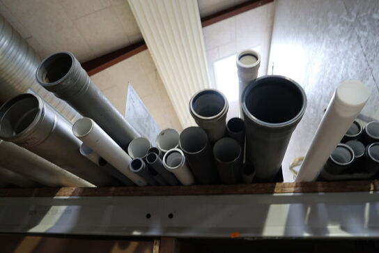 Pallereol med div. Varelager og reservedele