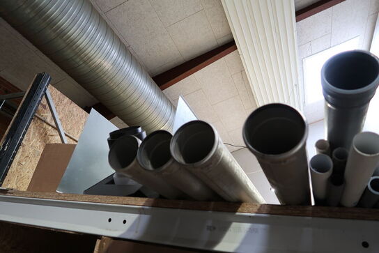 Pallereol med div. Varelager og reservedele