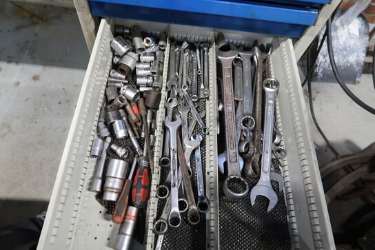 Arbejdsbord med skruestik samt div. Værktøj