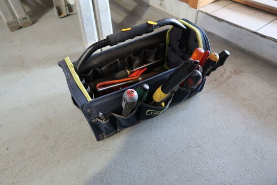 Værktøjstaske med div. Værktøj m.m.
