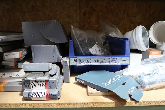 Pallereol med div. Varelager og reservedele