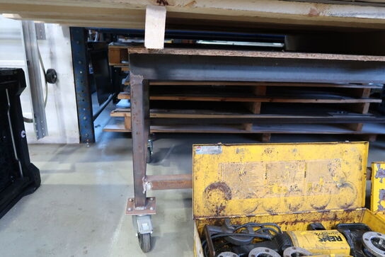 Arbejdsbord med indhold