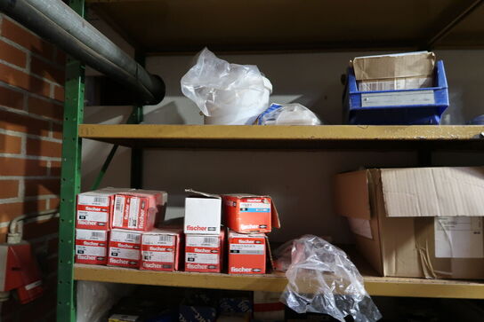 3 fag lagerreoler med div. Varelager og reservedele