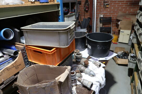 Pallereol med div. Varelager og reservedele