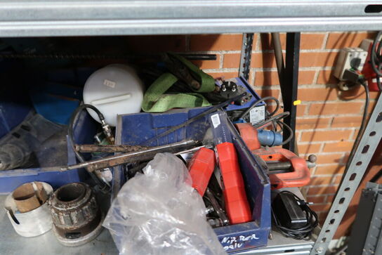 Lagerreol med div. Værktøj