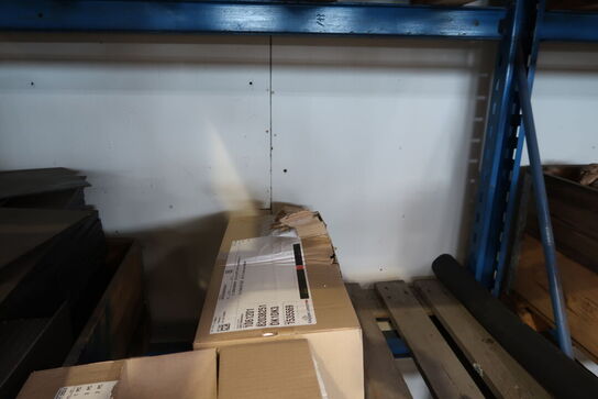 Palle med div. Reservedele og varelager