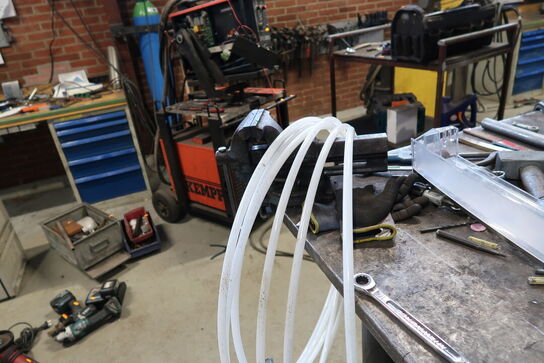 Svejsebord med div. Værktøj og varelager