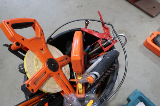 Spand med div. Værktøj