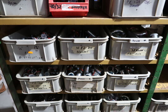 4 fag lagerreoler med div. Varelager og reservedele